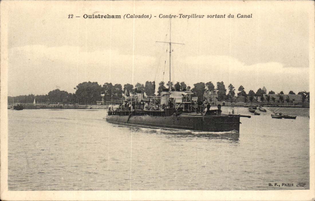 Ouistreham CPA gegen abgehenden Zerstorer des Kanals (baetau Krieg)