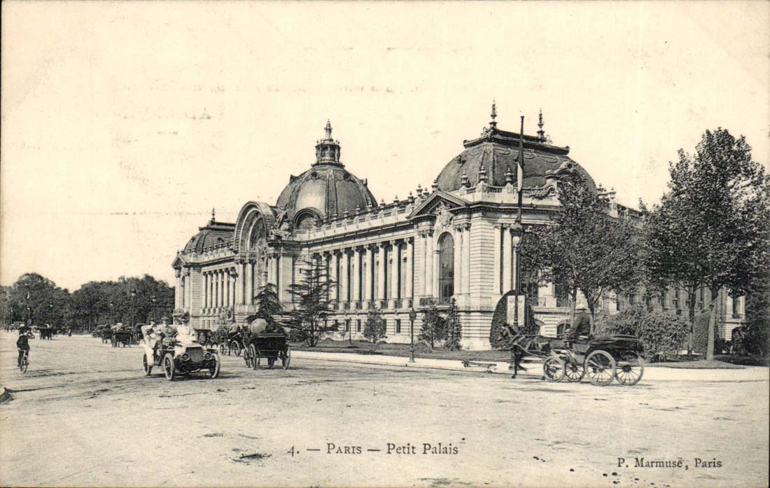 Paris (8th) CPA Small palace