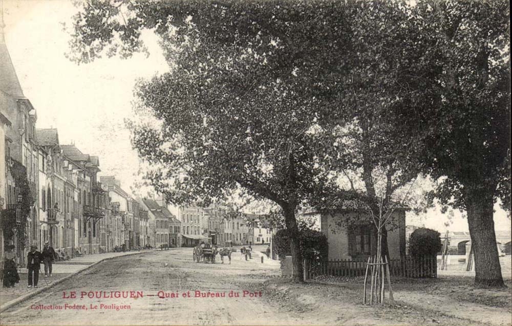 Pouliguen cPA Quay and office of the port
