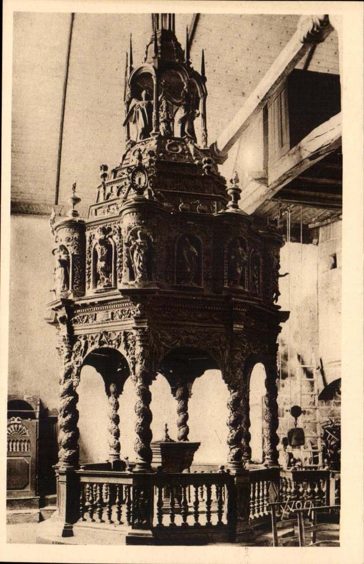 CPA Interior Guimiliau CPA of the church the baptistry (oak carves 18th)