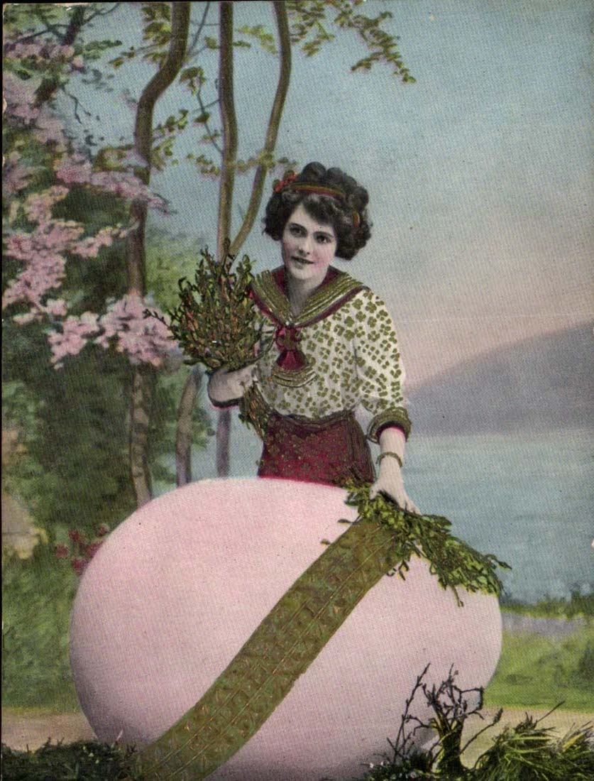 CPA Fantasy Easter (woman egg of barrel)