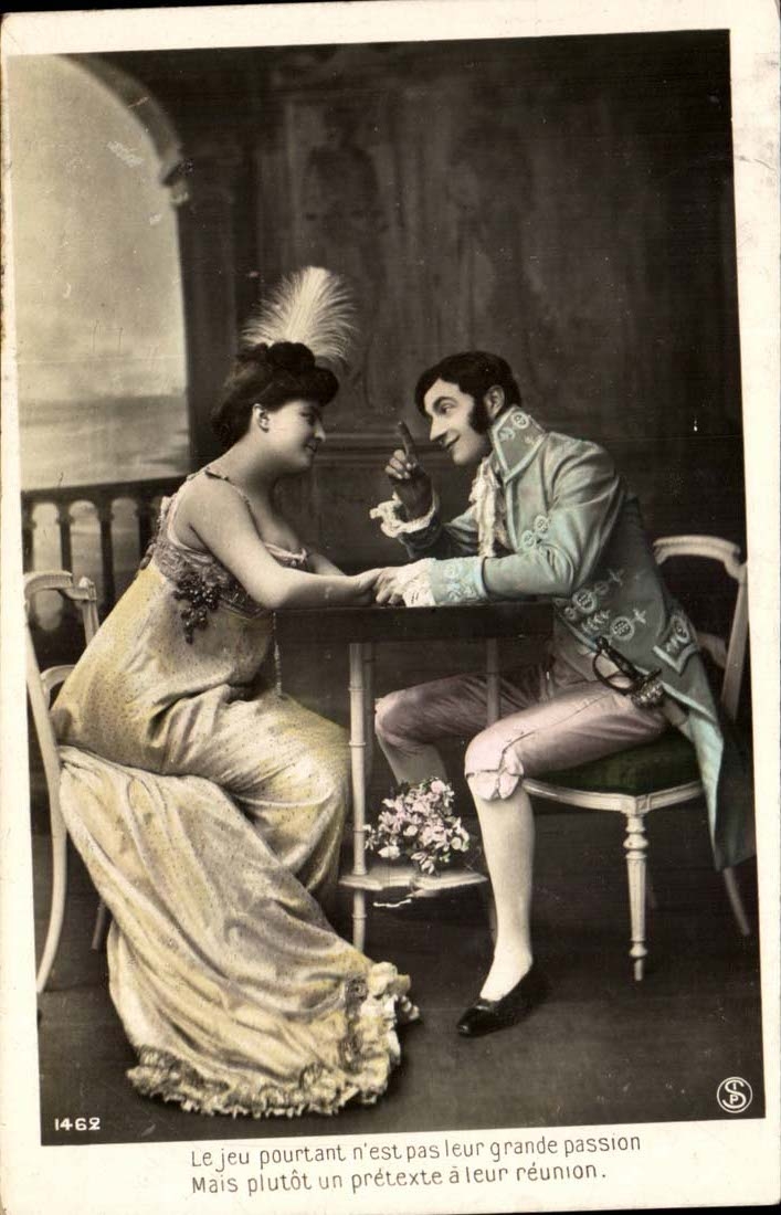 CPA Fantaisie Femme Le jeu pourtant n'est pas leur grande passion (couple elegante)