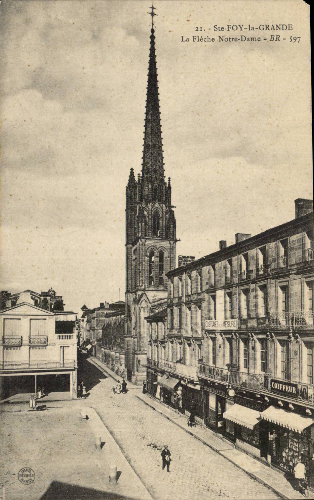 Sainte Foy la Grande CPA La fleche Notre DAme (coiffeur)