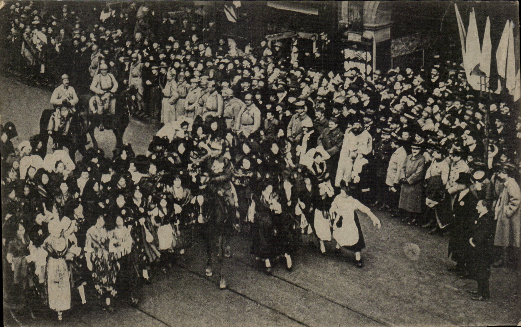 CPA Entree of the Petain Marshal has Strasbourg on November 25th 1918