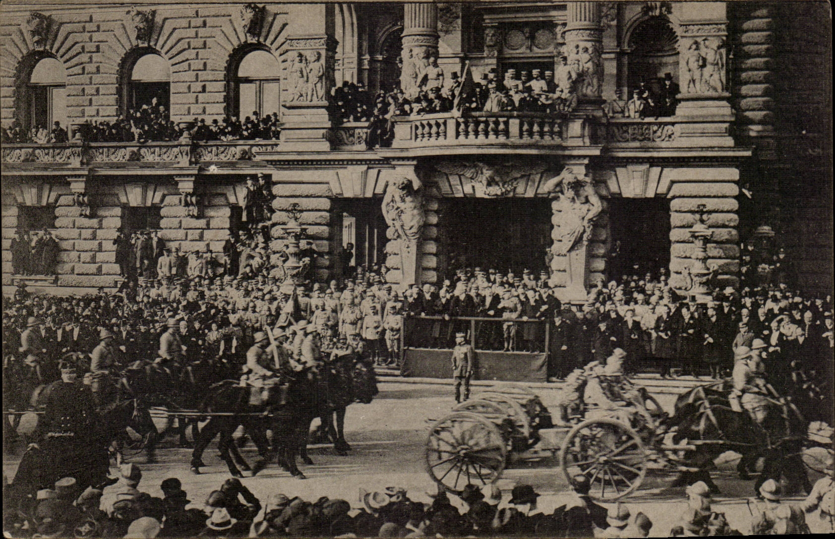 CPA general Gourod reviewing the French troops has Strasbourg on November 22nd 1918