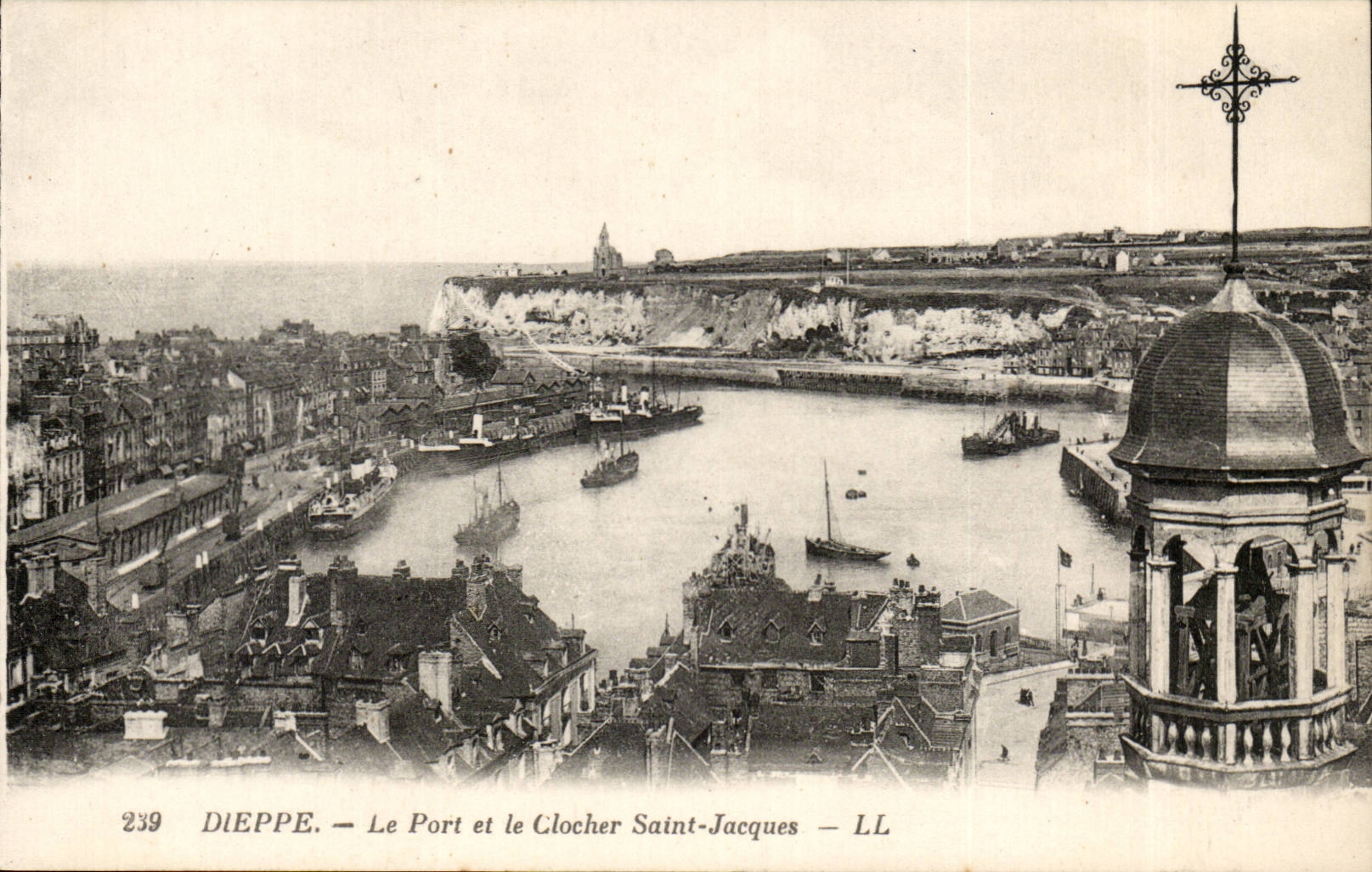 Dieppe CPA der Hafen und der Glockeaufsatz Saint Jacques