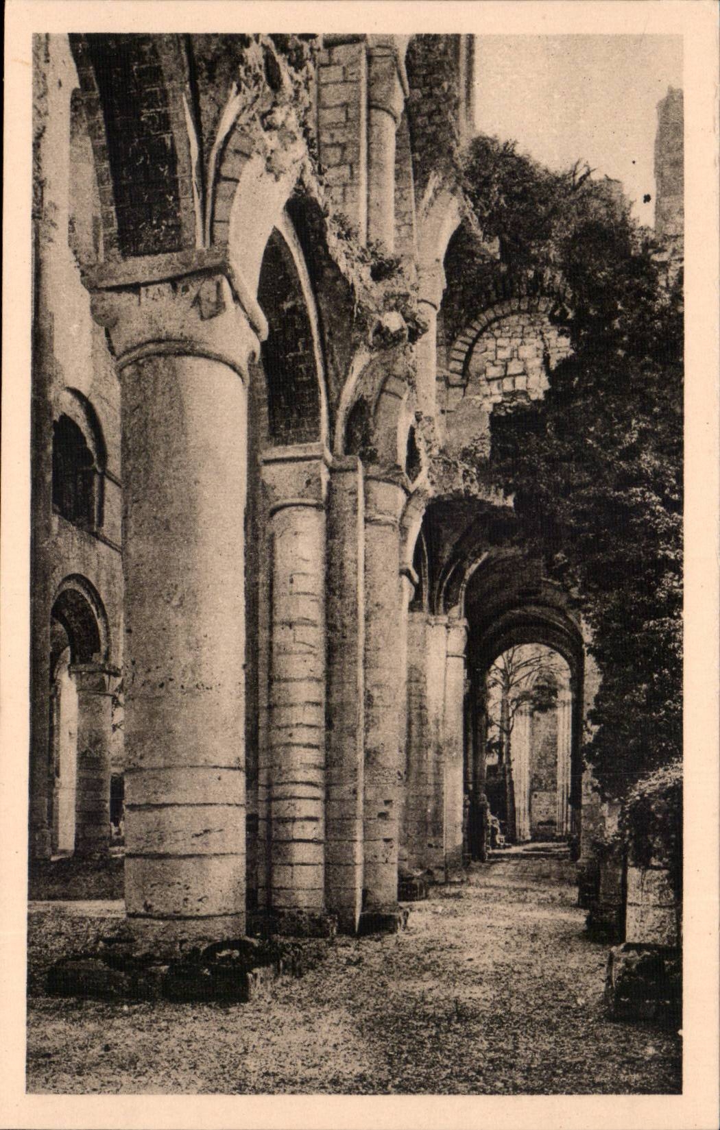 CPA Ruins of the abbey of Low Jumieges southern part