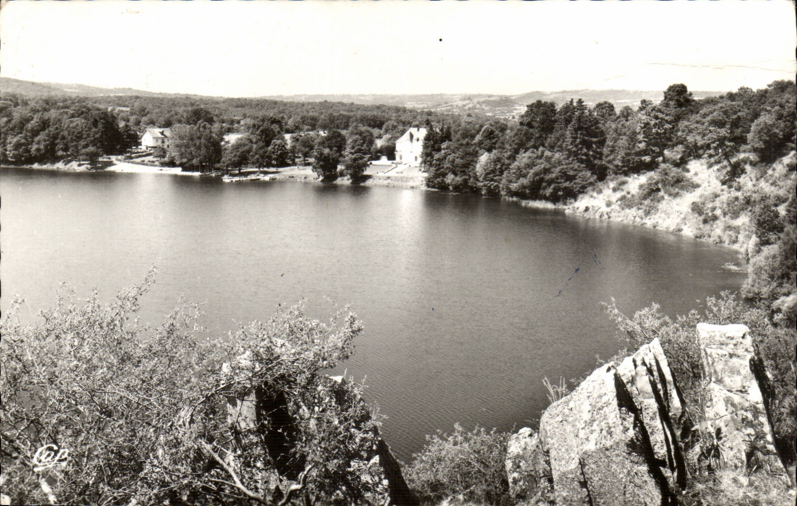 MODERN CARD Gour de Tazenat Old volcano quaternary time