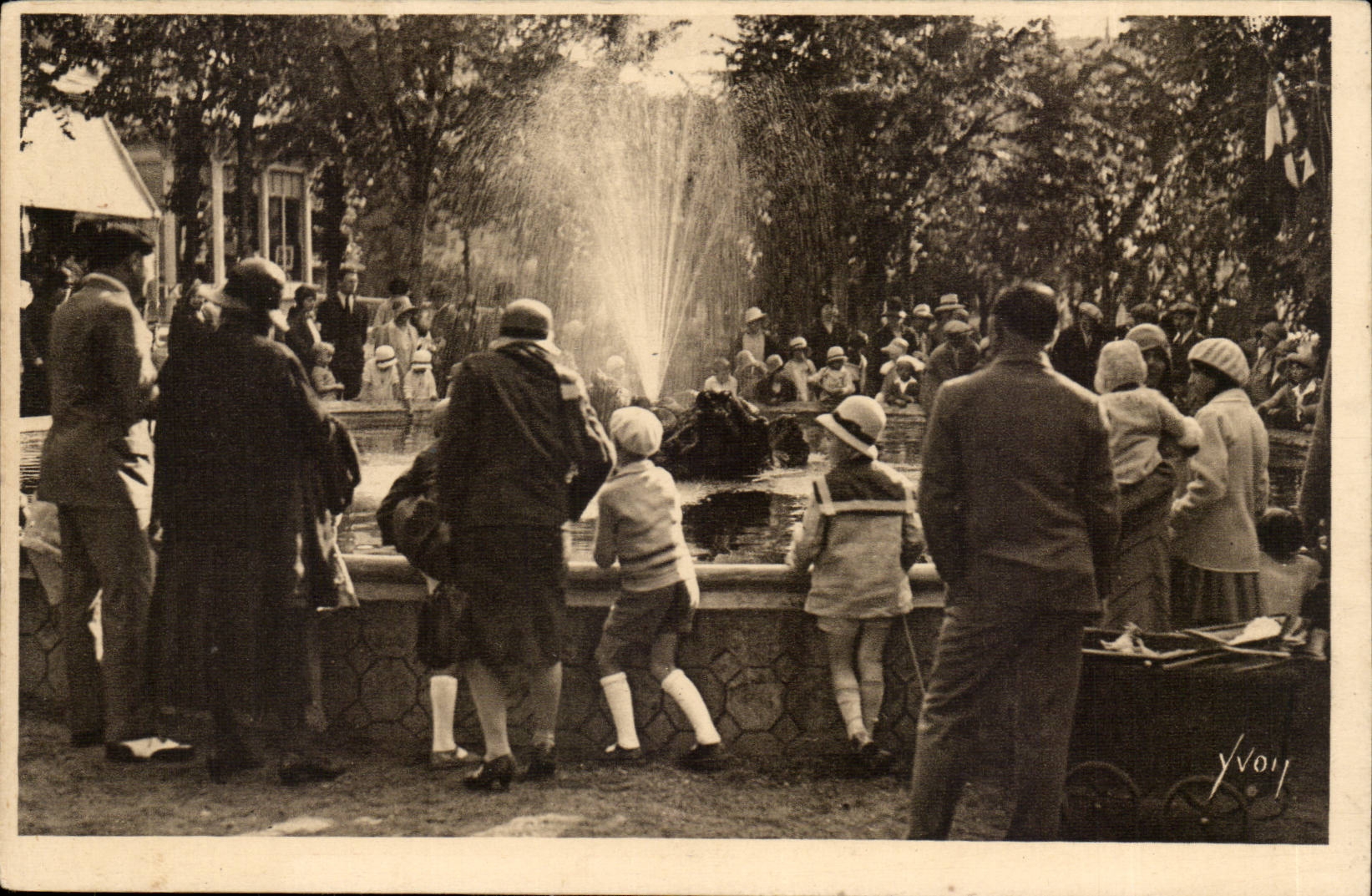 Bourboule CPA Bassin des allgemeinen Gartens des 11 November
