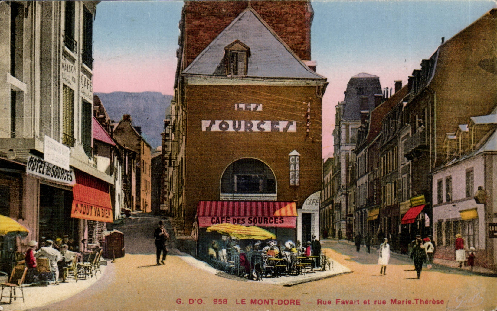 The Mount Gilds CPA Rue Favart and street Marie Therese