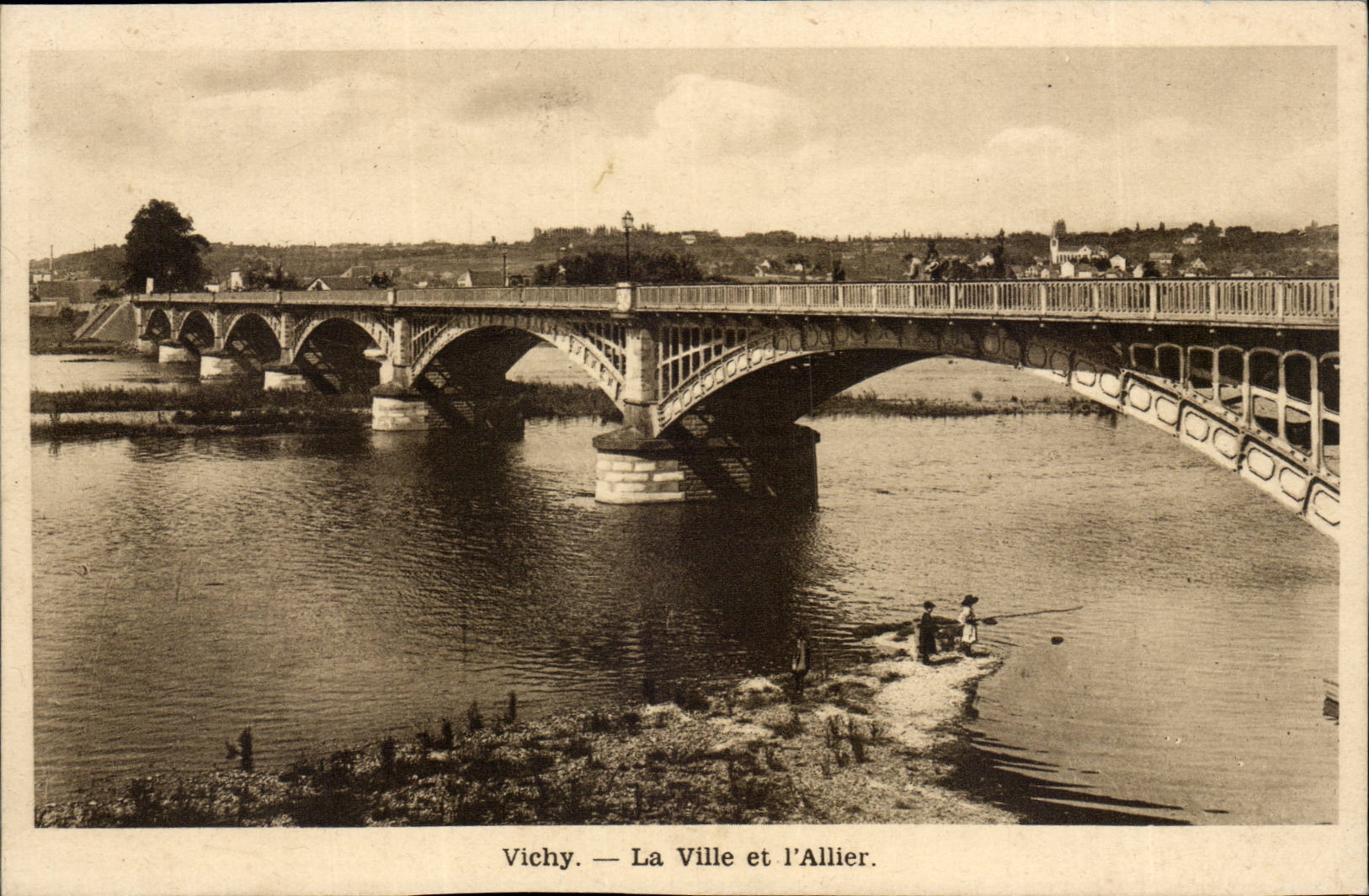 Vichy - La Ville et L'Allier CPA 