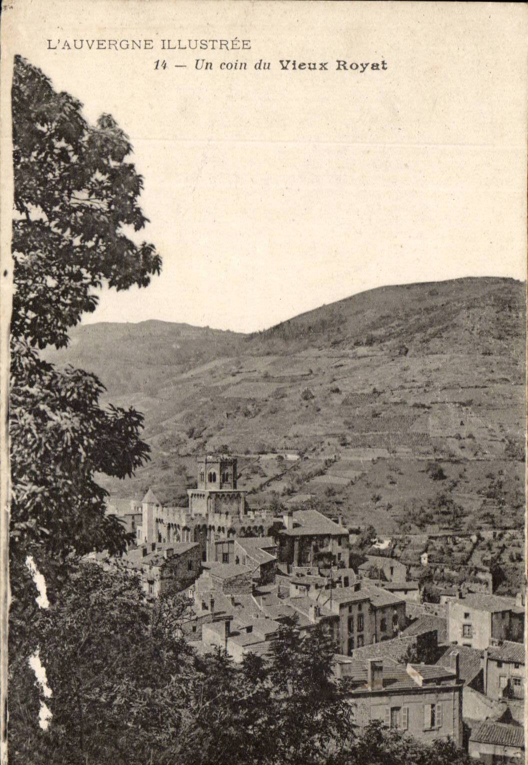 Auvergne CPA a corner of the Royat old man