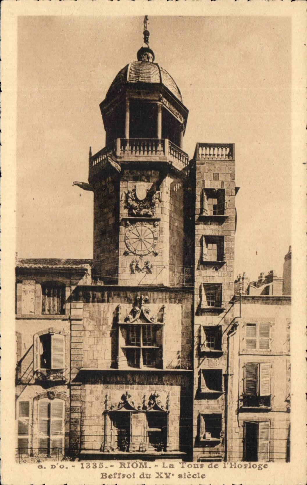 Riom CPA La tour de l'horloge Beffroi du 15eme