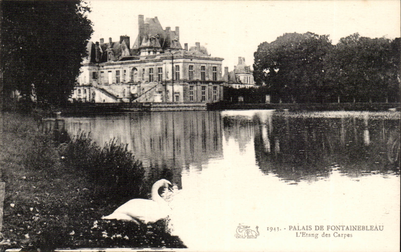 CPA Palate of Fontainebleau Pond of the carps (cigne swan)