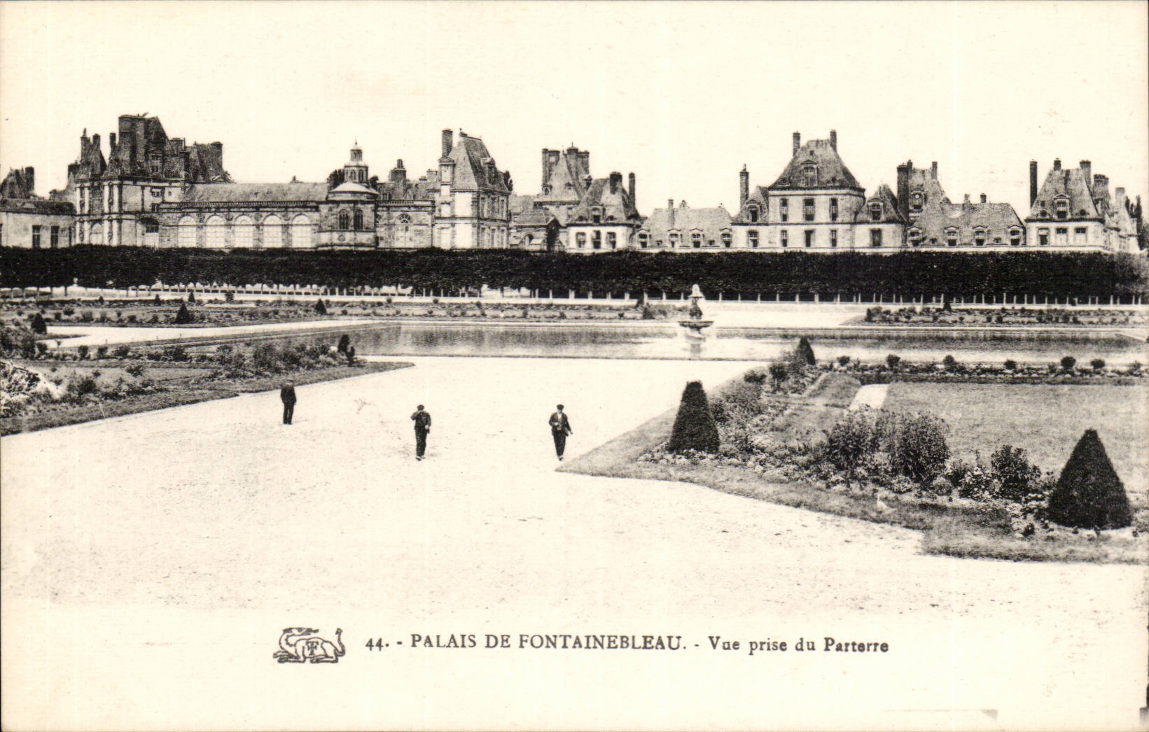 CPA Palate of Fontainebleau Seen from of the floor