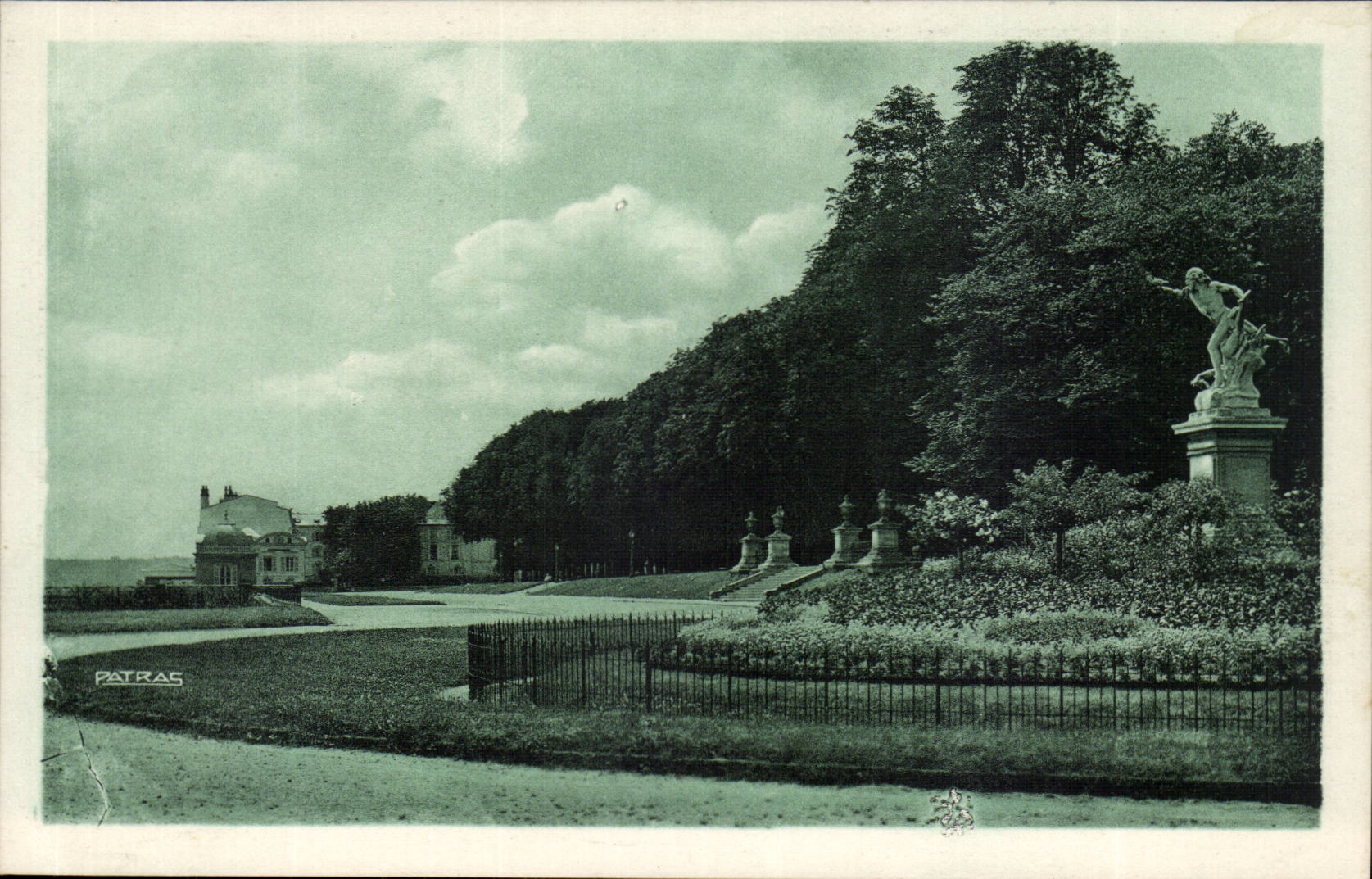 Saint Germain im Bush-Hammer CPA starben Hurrikan und Blatt auf der Terrasse