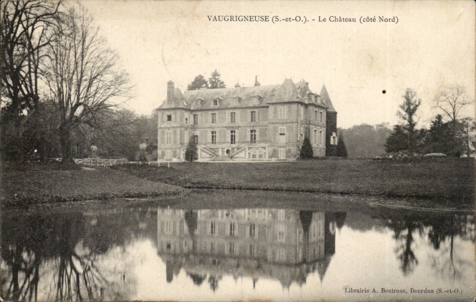 Vaugrigneuse CPA Le chateau (cote nord)
