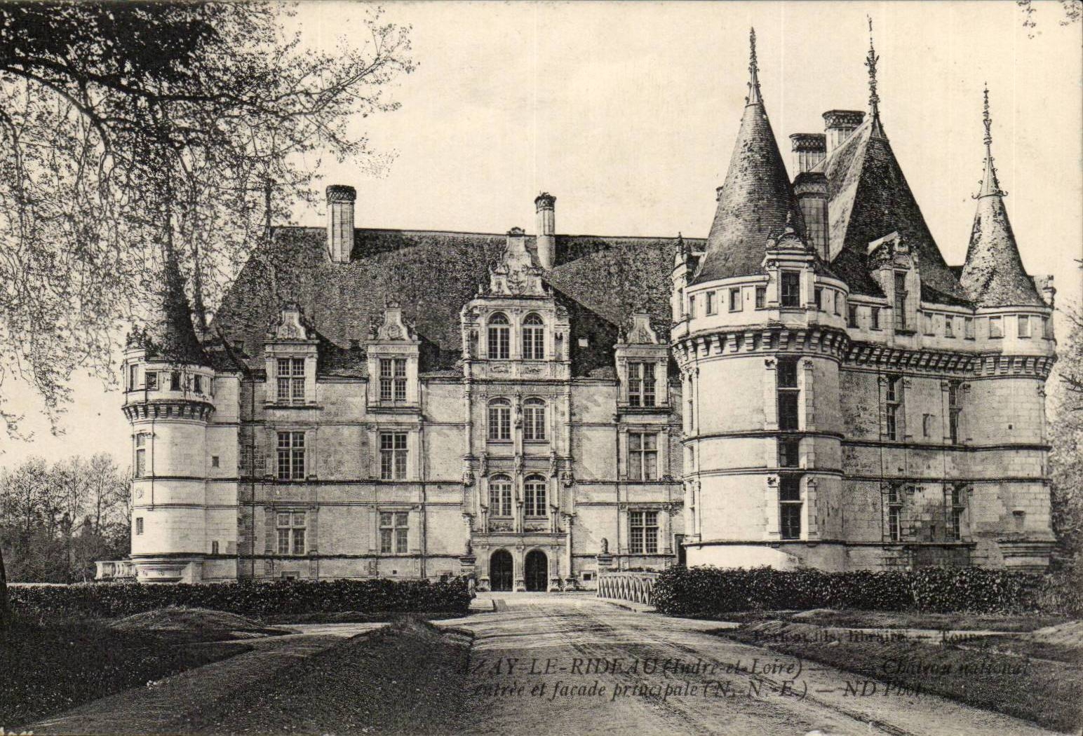 Azay le Rideau CPA Entre et face principale