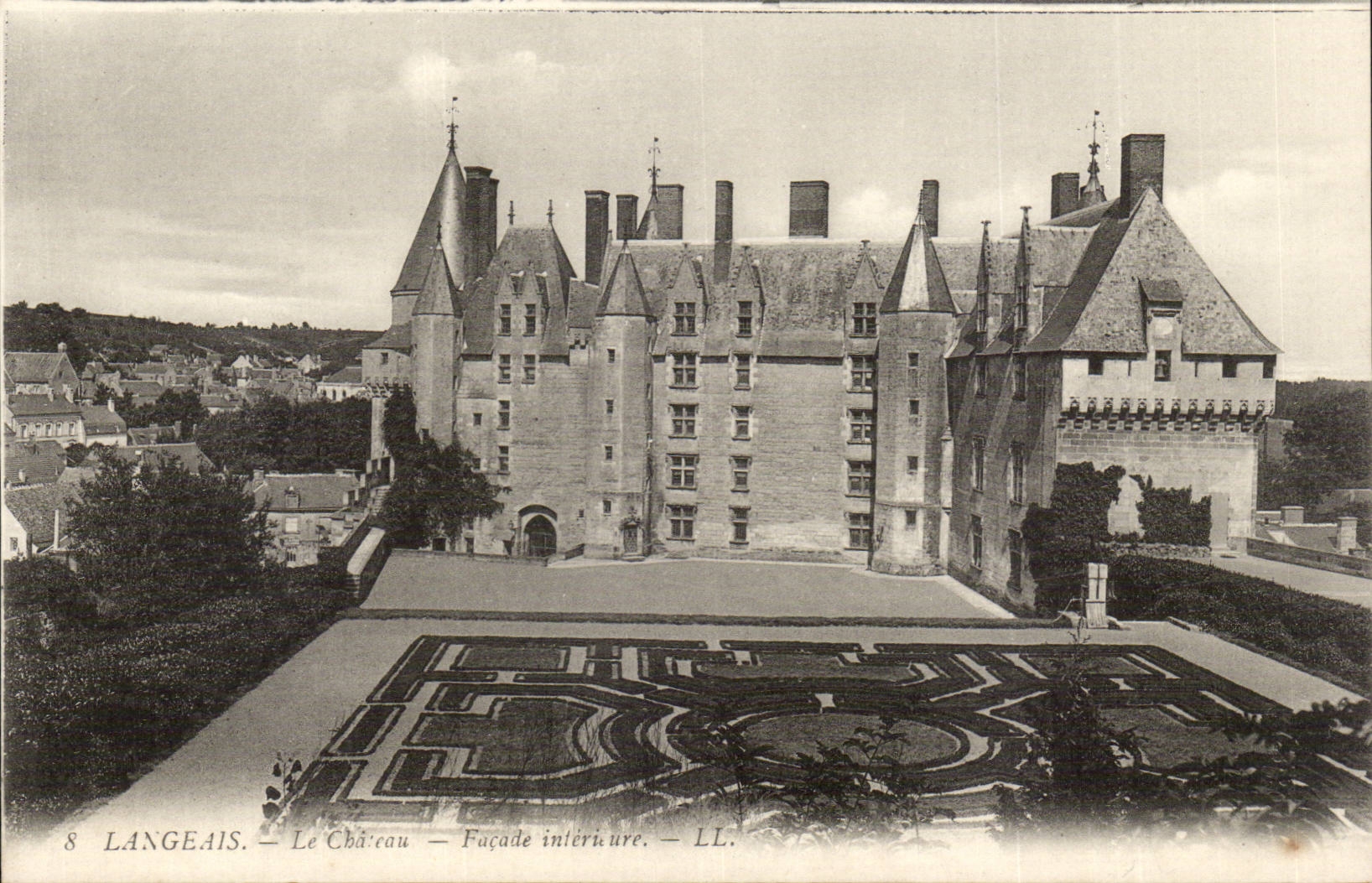 Langeais CPA le chateau La facade interieure