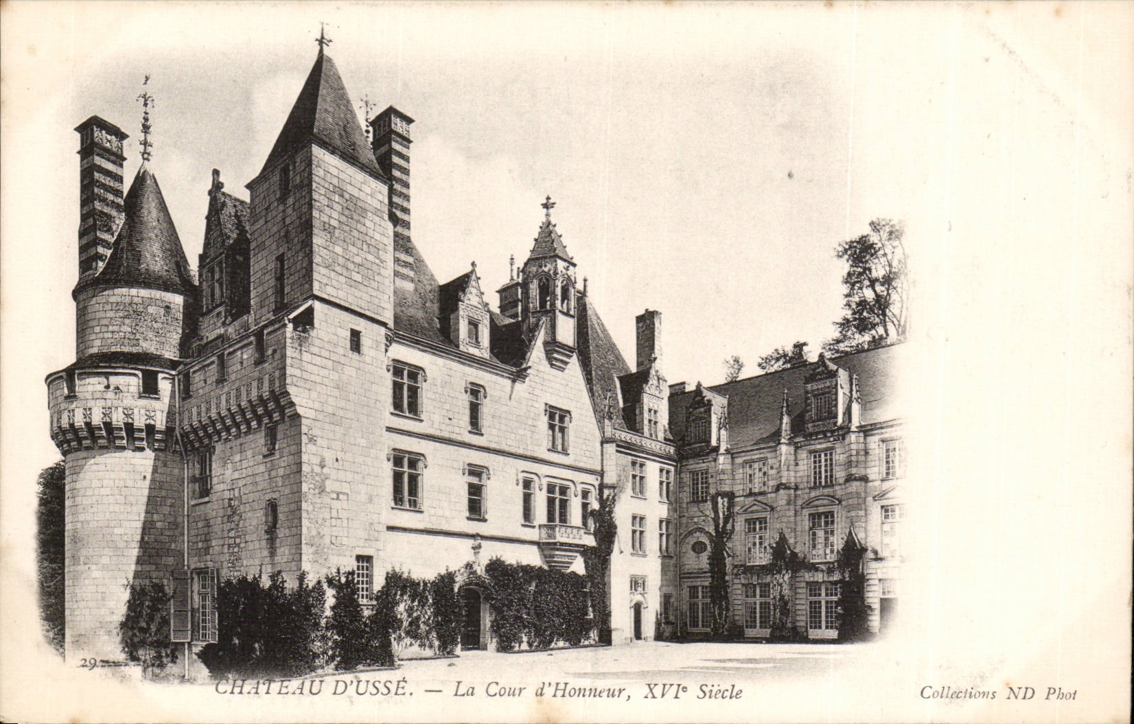 CPA Chateau d'Usse La courd 'honneur 16eme