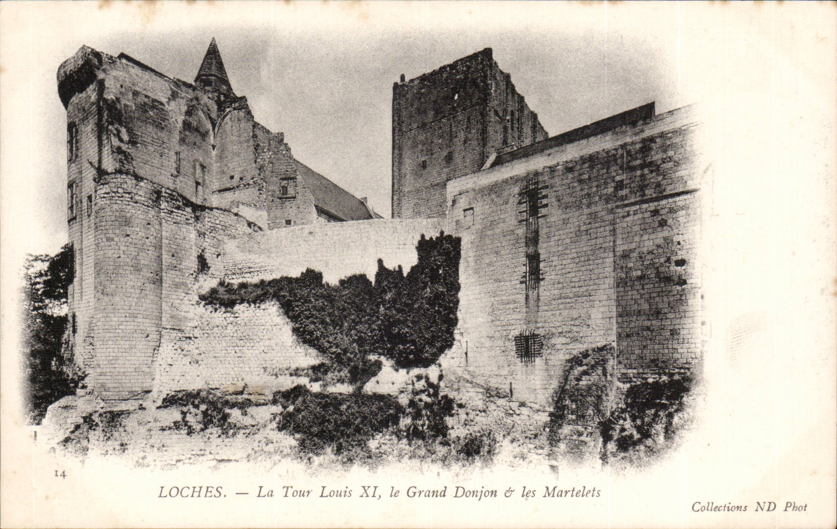 Loaches CPA the tower Louis XI the large keep and martelets