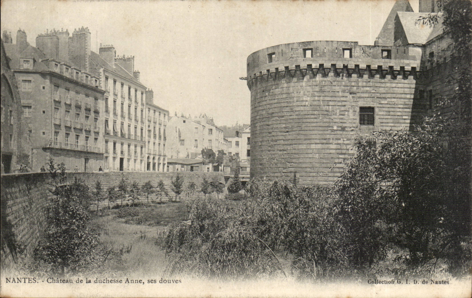 Nantes CPA Castle of the duchess Anne her ditches