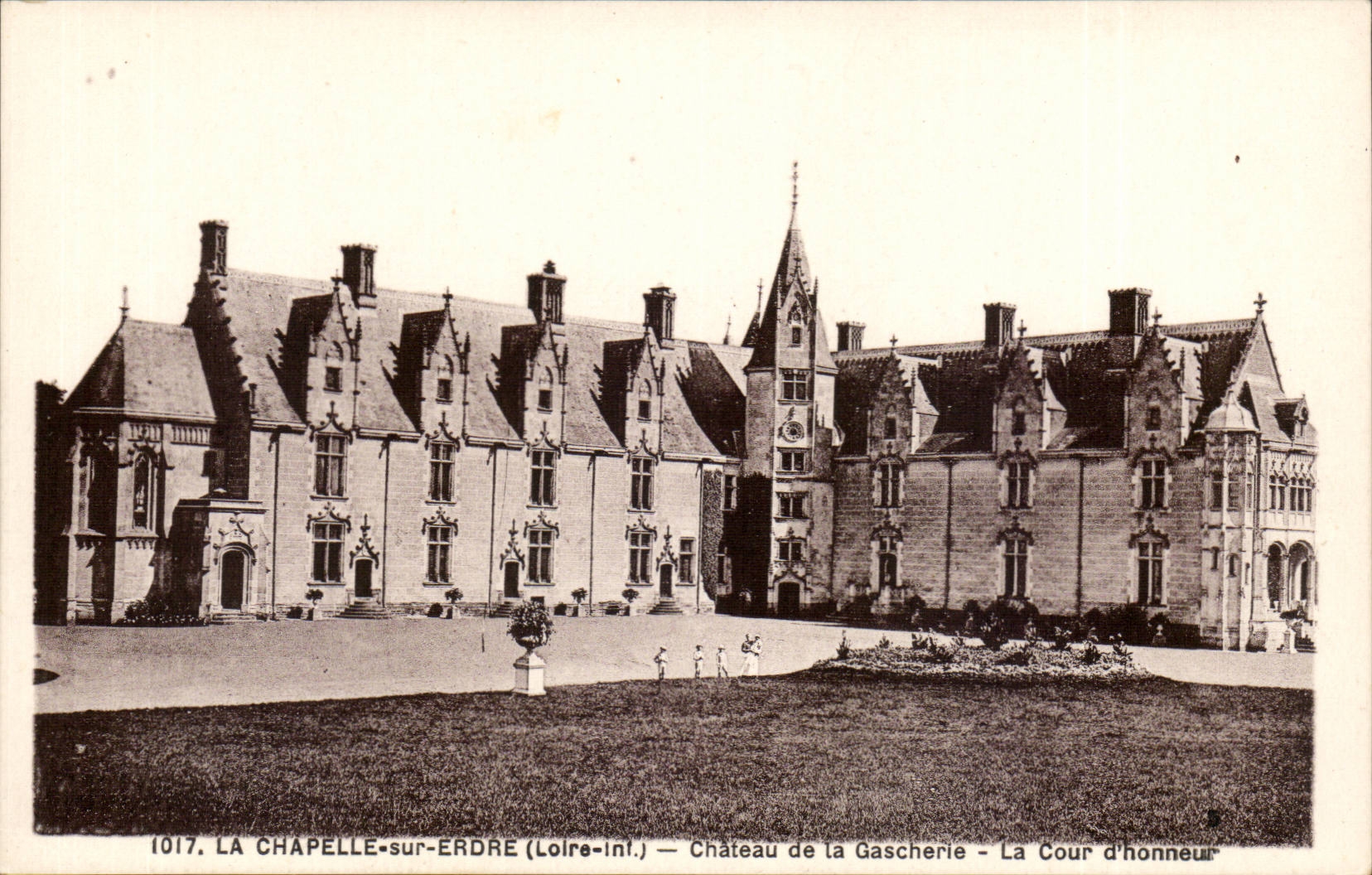 The vault on Erdre CPA Castle of Gascherie main courtyard