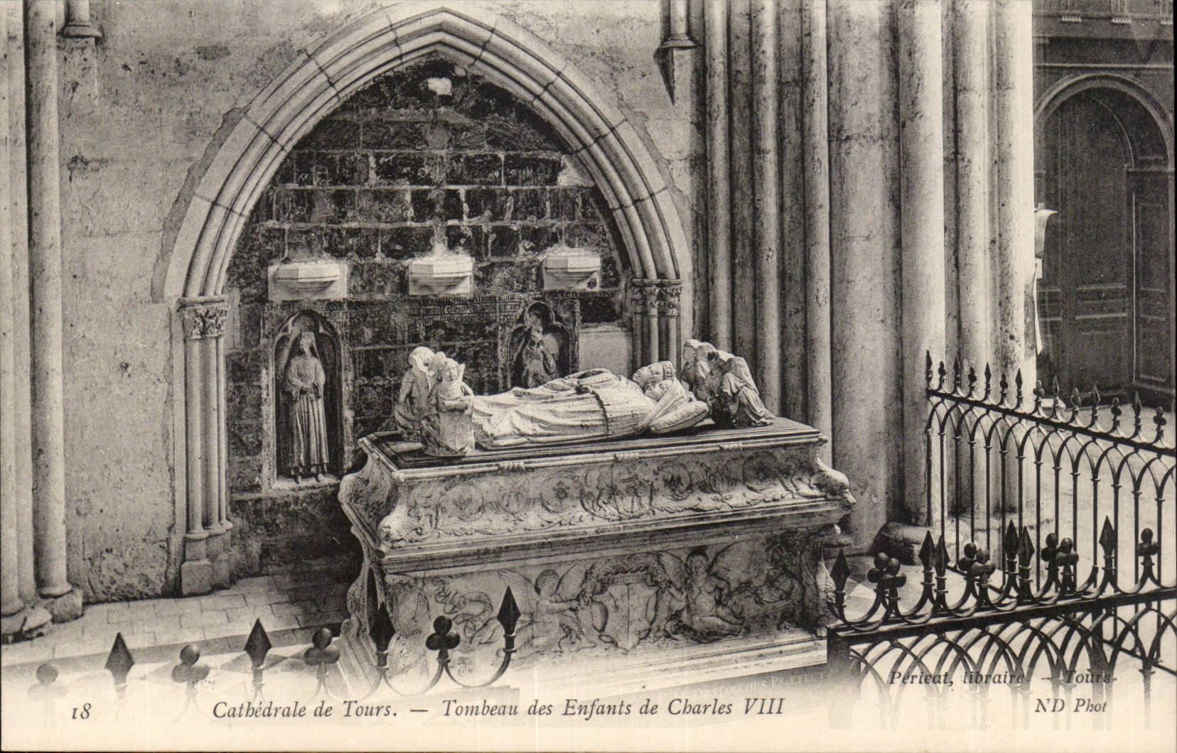 CAthedrale de Tours CPA Tombeau des enfants de Charles VIII