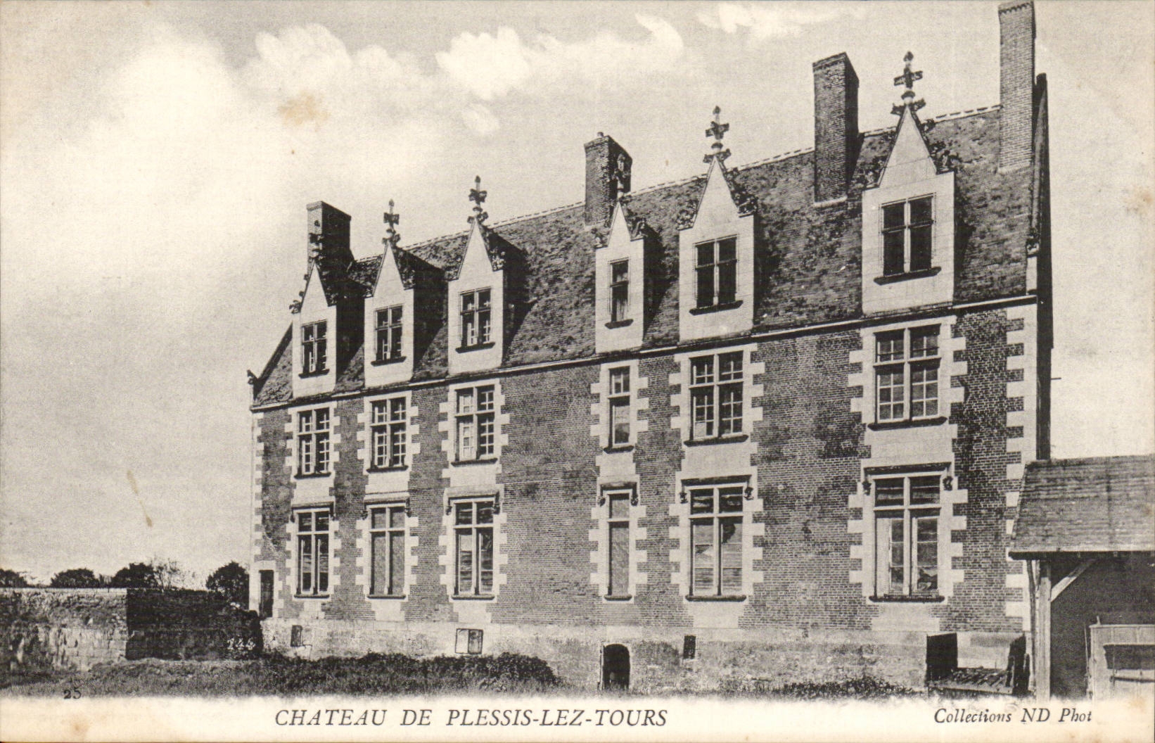 CPA Chateau de Plezziz lez Tours