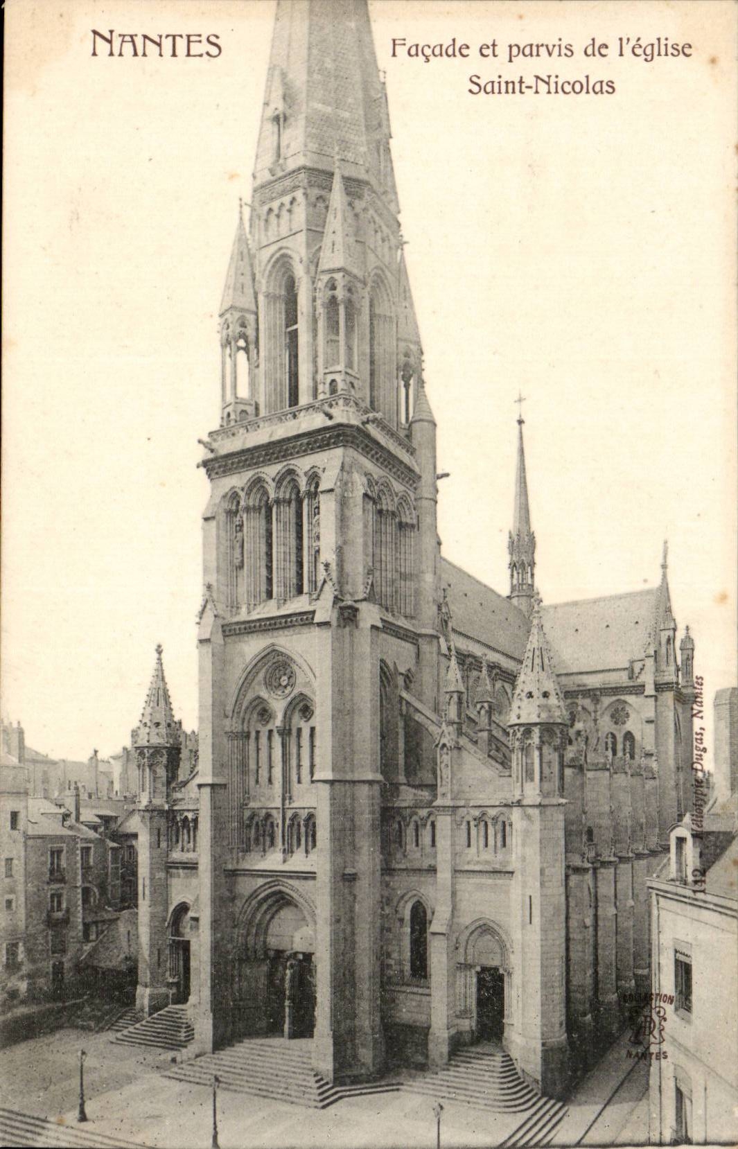 Nantes CPA Frontage and square of the church Saint Nicolas