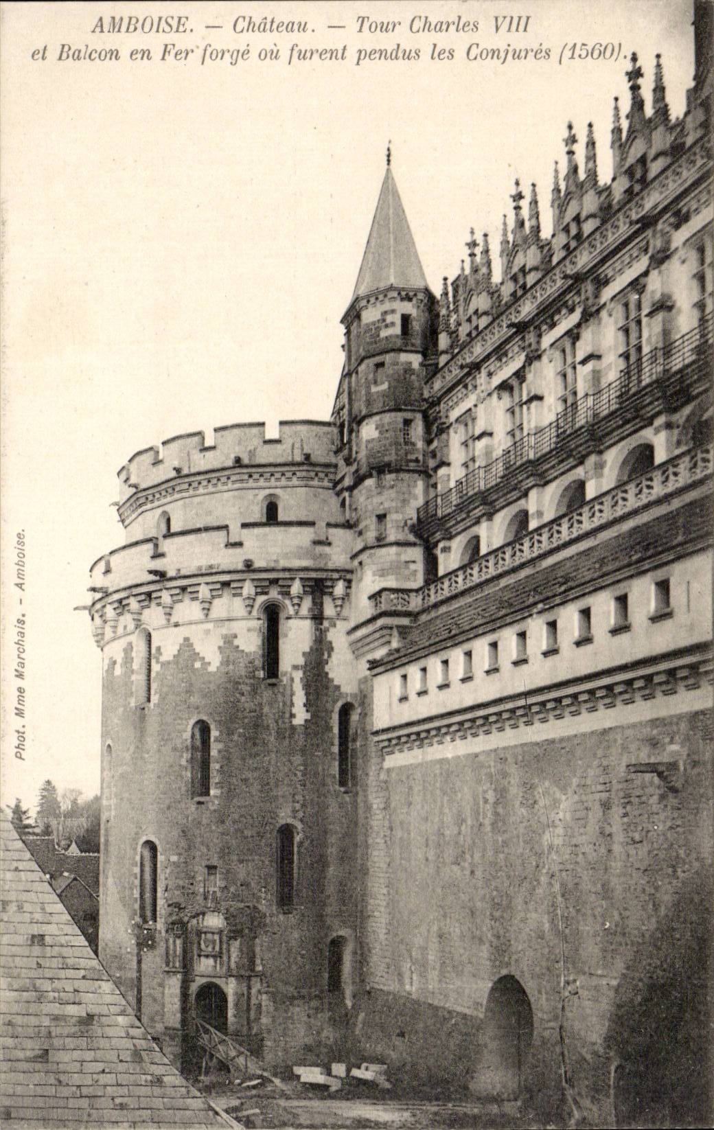 Chateau d'Amboise CPA Tour Charles VIII e balcon en fer forge ou furent pendus les conjures