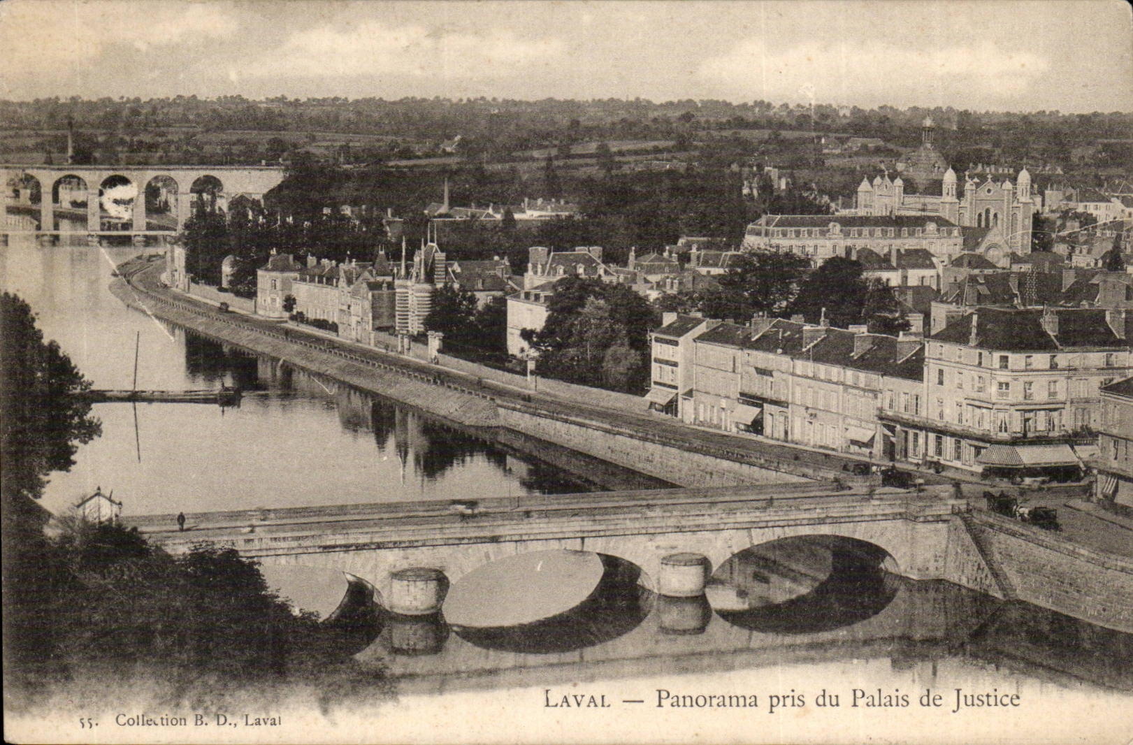 Laval CPA Panorma genommen von den Gerichten