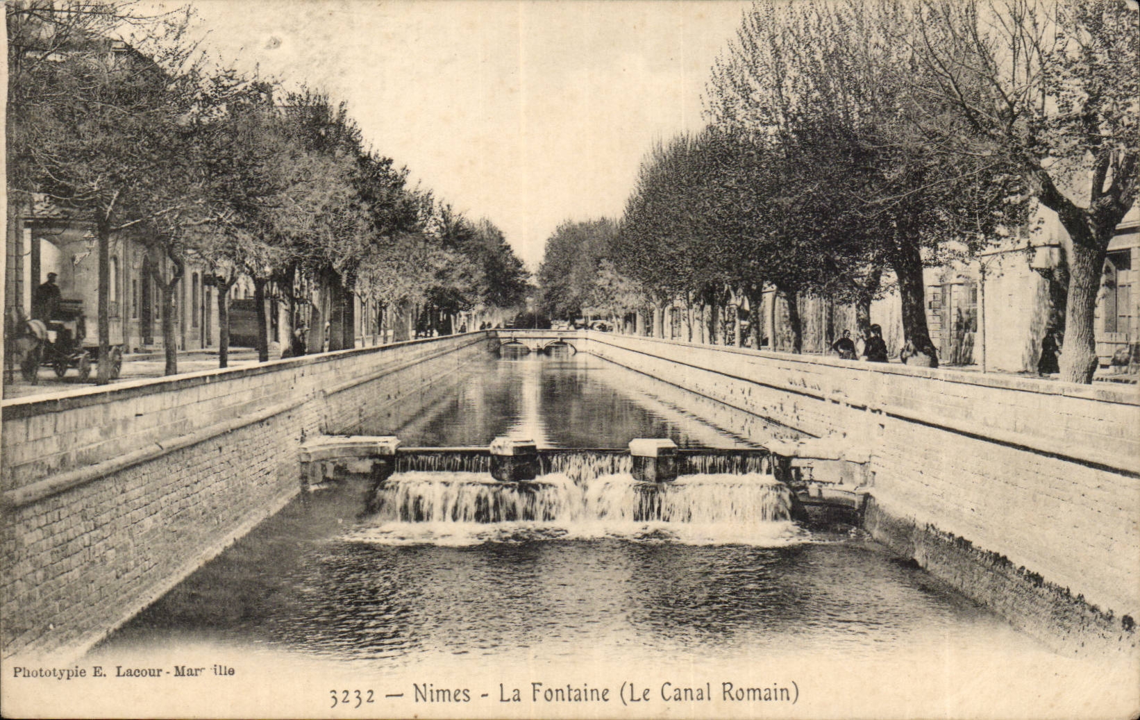 Nimes CPA der Brunnen (Romain-Kanal)