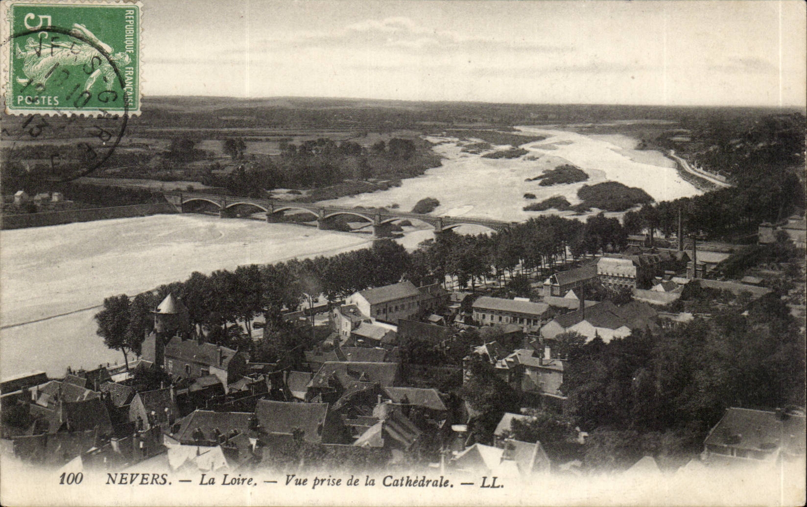 CPA Nevers the Loire Seen from of the cathedral