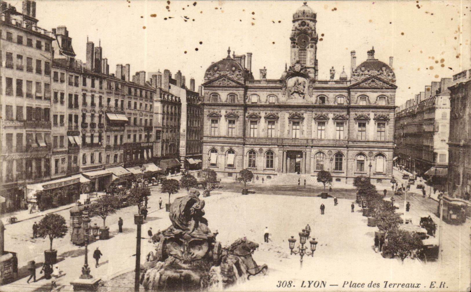 CPA Lyon Places Composts