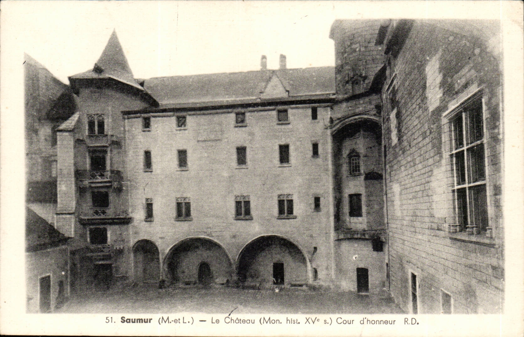 CPA Saumur the castle Main courtyard