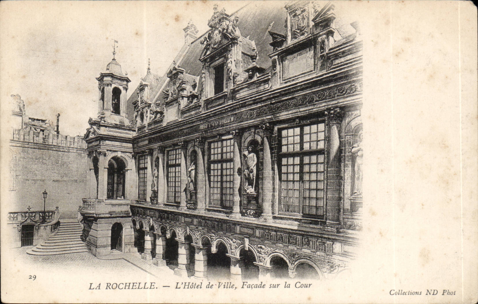 La Rochelle CPA die Rathaus Front auf dem Gericht
