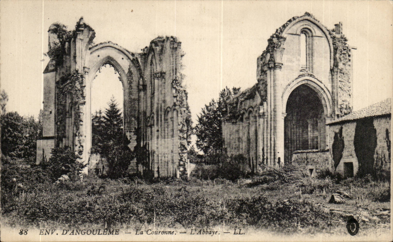 Environs d'Angouleme CPA La couronne L'abbaye