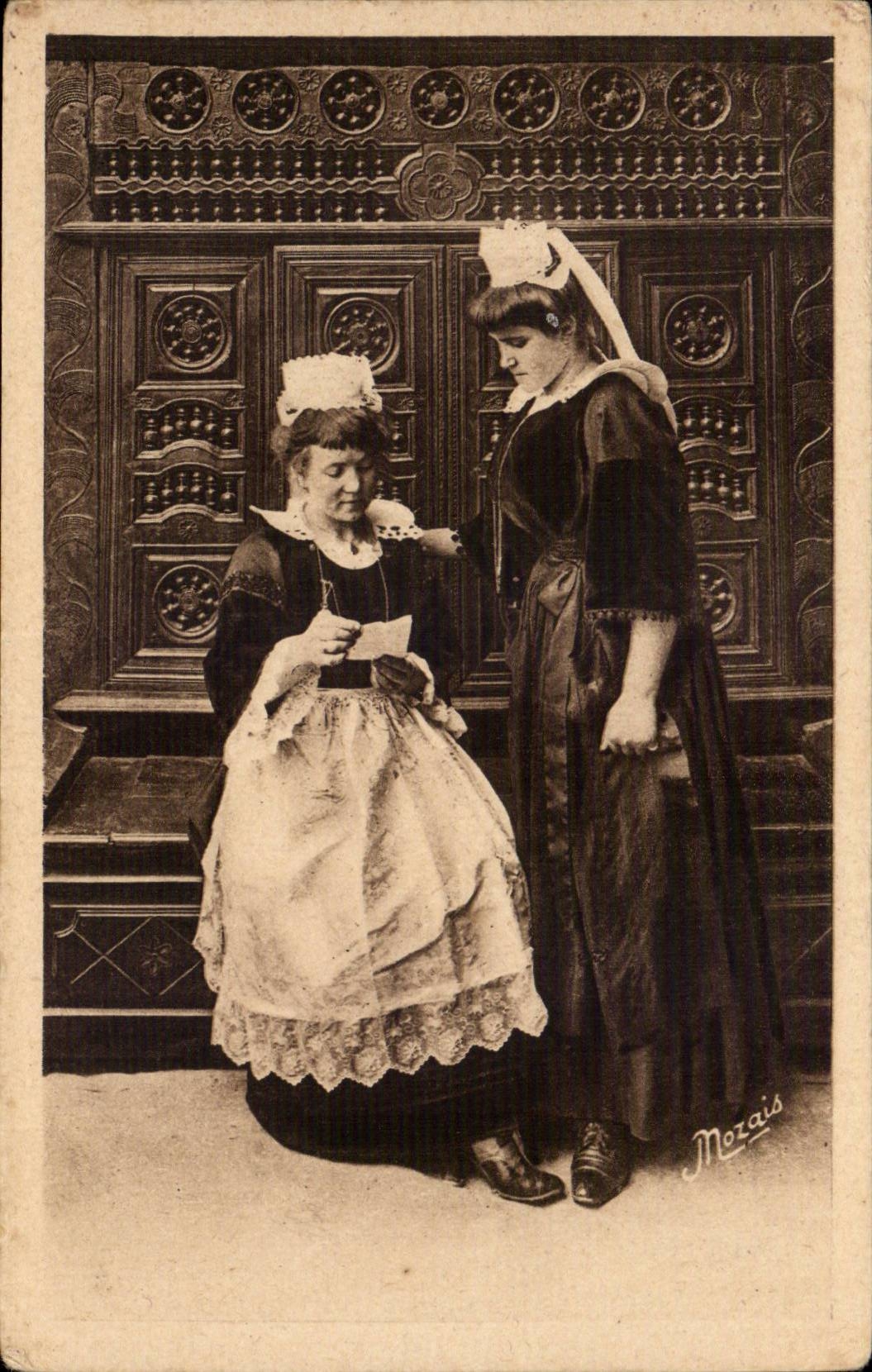 CPA meine weichen Bretagne-jungen Madchen von Bannalec der Buchstabe von wird engagiert (Folklorekostum)