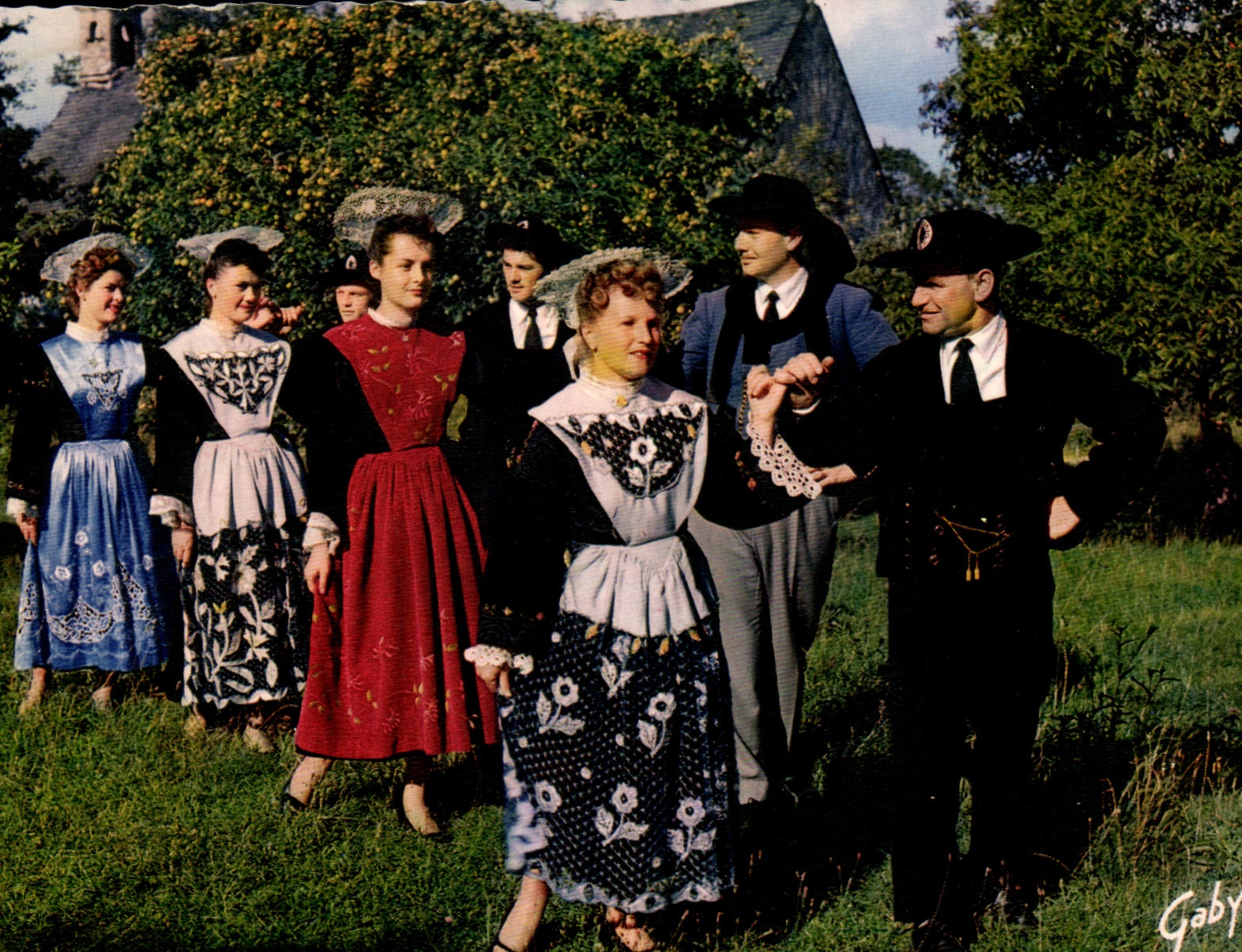 MODERN CARD Folklore of Brittany Area Lorient Port Louis Larmor Pouldu Village fair