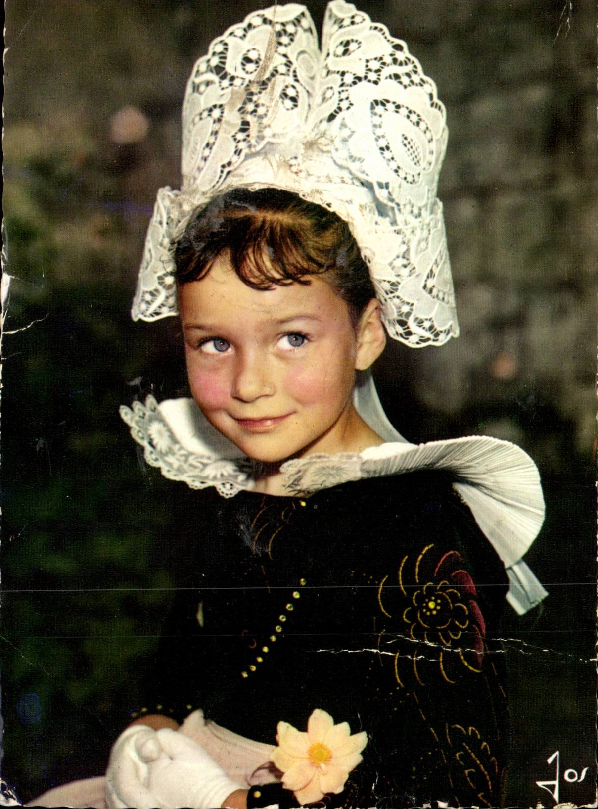 CPA Bretagne junges Madchen welches tragt die Kappe Benodet Fouesnant (Folklore)