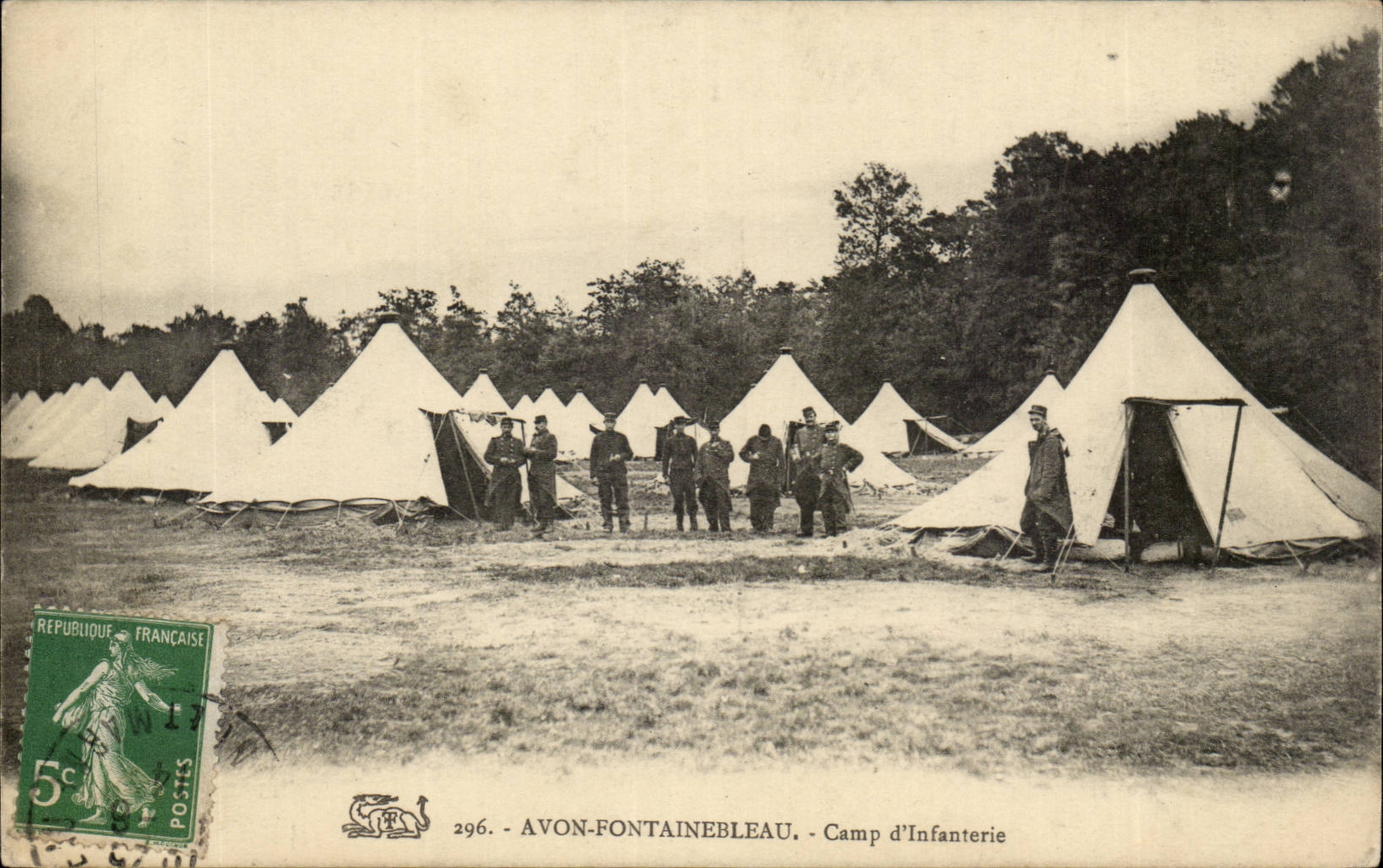 Avon Fontainebleau CPA Camp of infantry (soldiers militaria)