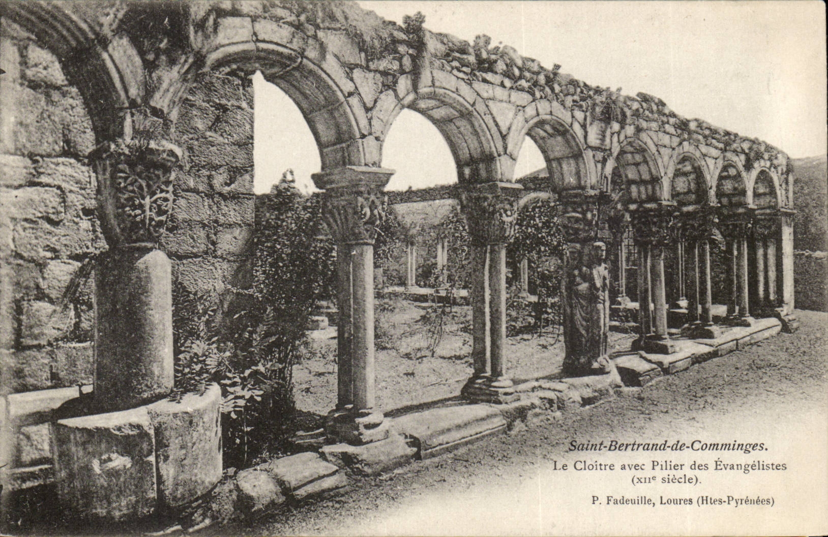 Saint Bertrand de Comminges CPA the cloister with pillar of Evangelistes
