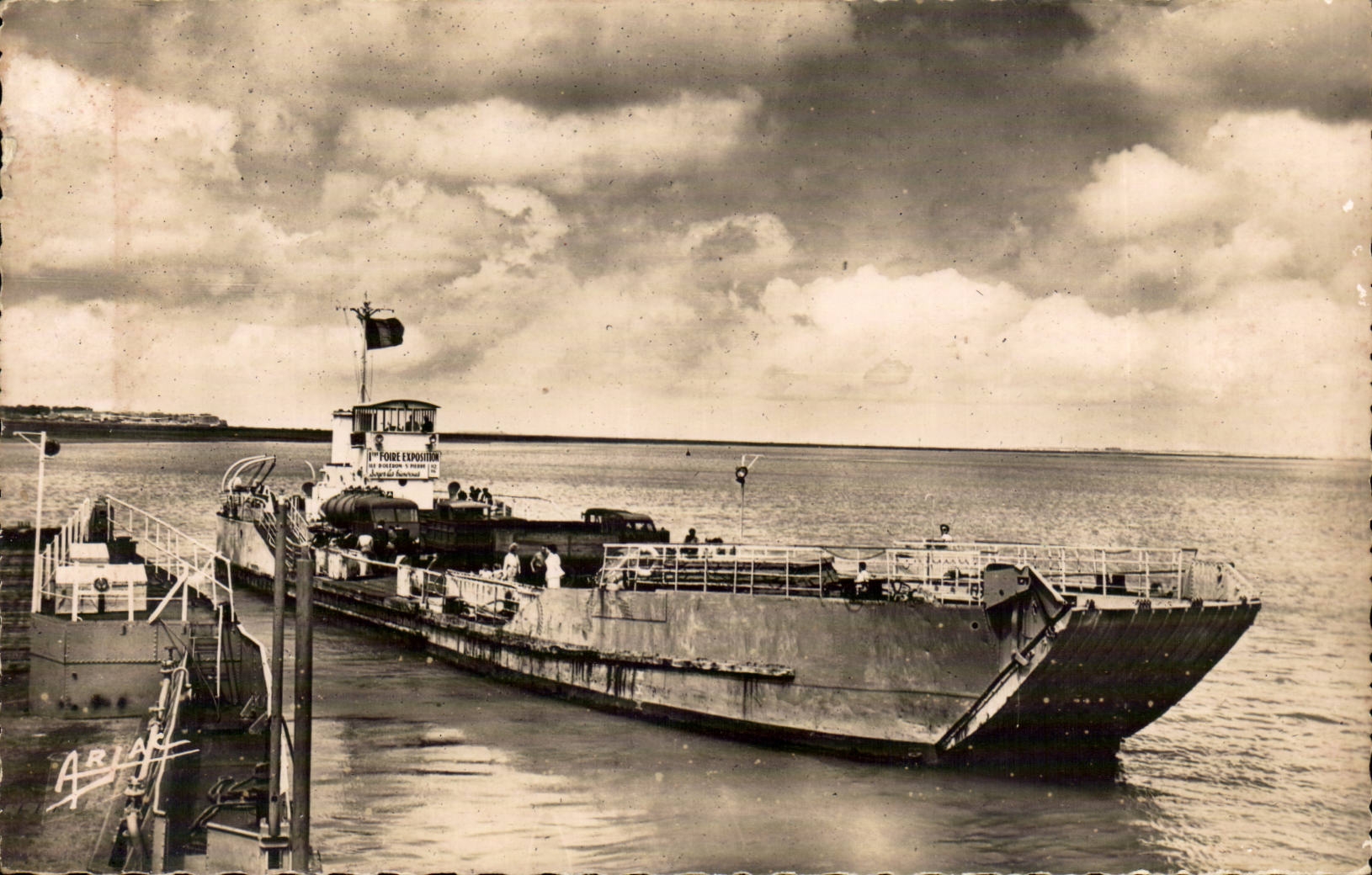 Island of Oleron CPA Bas making the crossing of Chapus has Ors