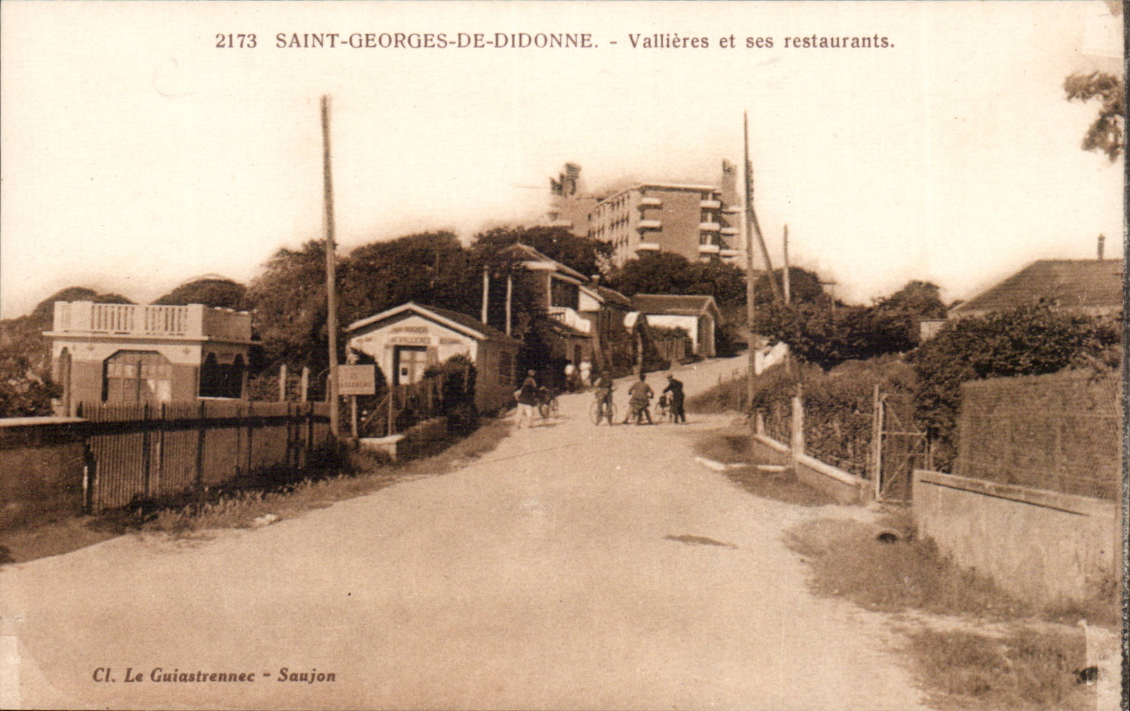 St Georges de Didonne CPA Vallieres and its restaurants