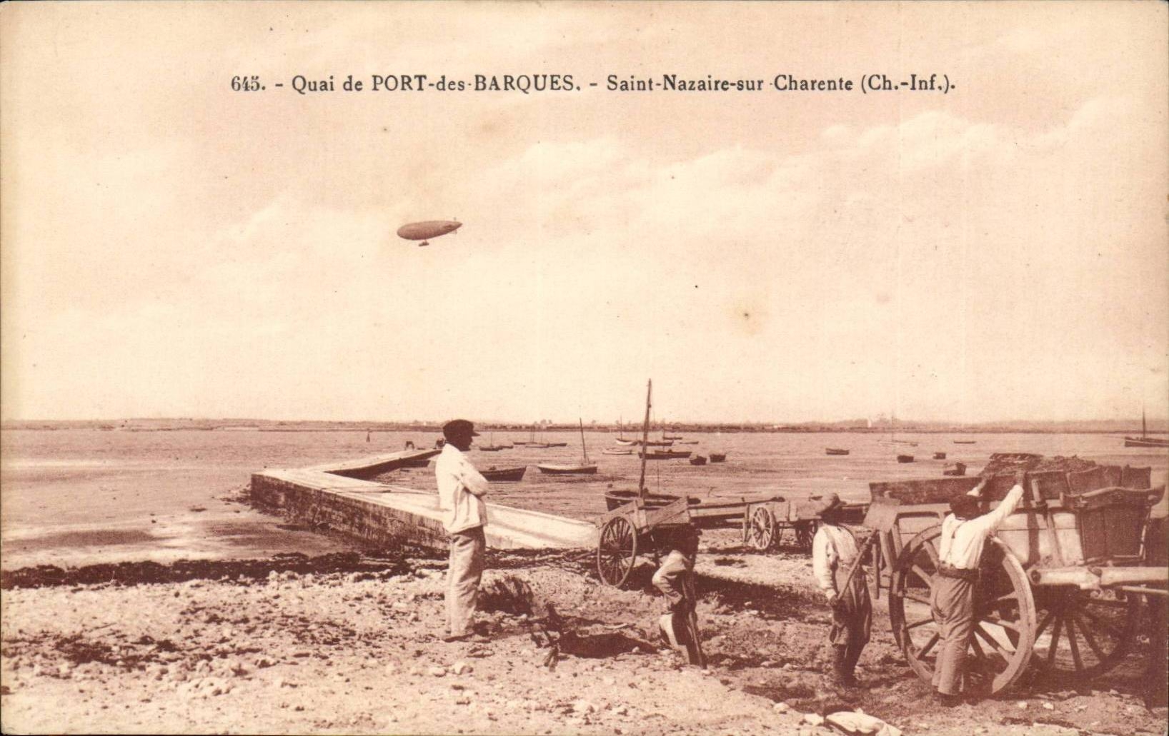 quai du Port des Barques CPA Saint Nazaire on Charente Sinners Airship Zeppelin TOP