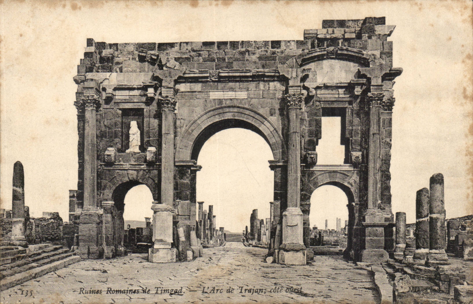Algerien-romische Ruinen von Timgad CPA der Bogen Trajan der Westkuste