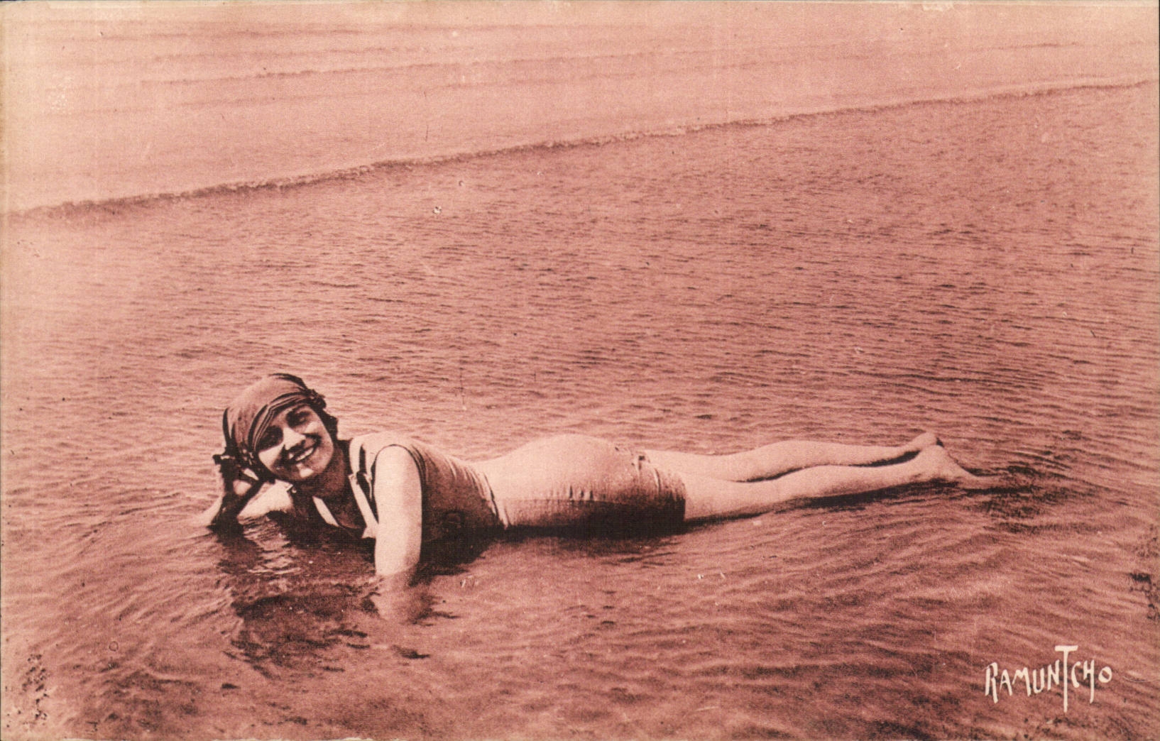 CPA Chatelaillon Beach (woman)