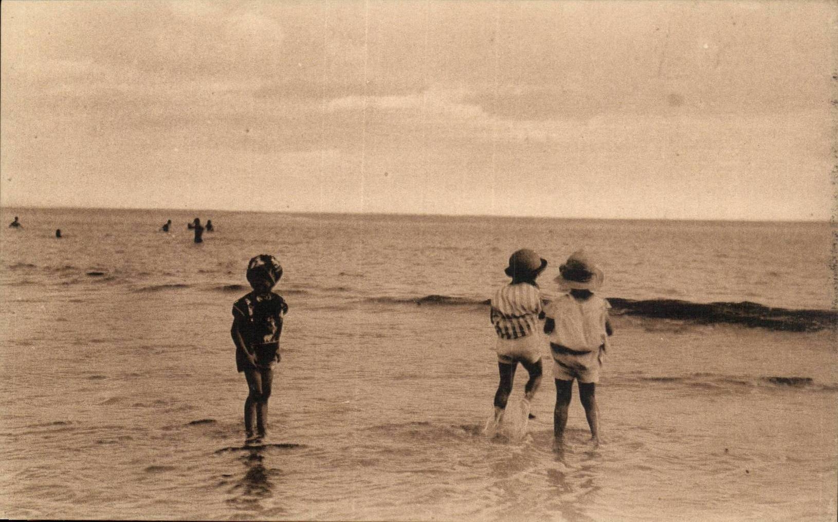 CPA Chatelaillon Beach (children)