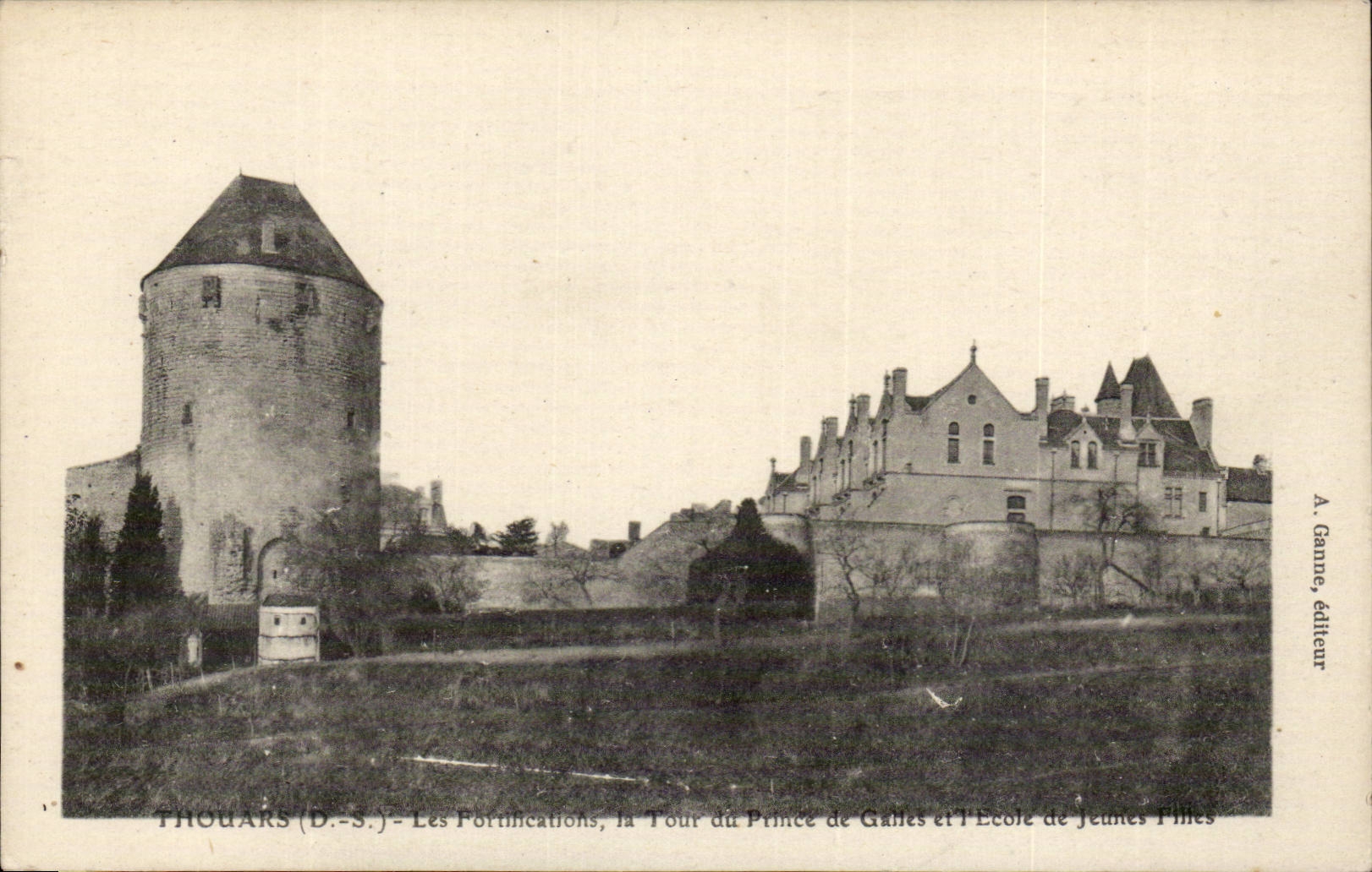 Thouars CPA fortifications the tower of Prince de Ganes and the school of young girls